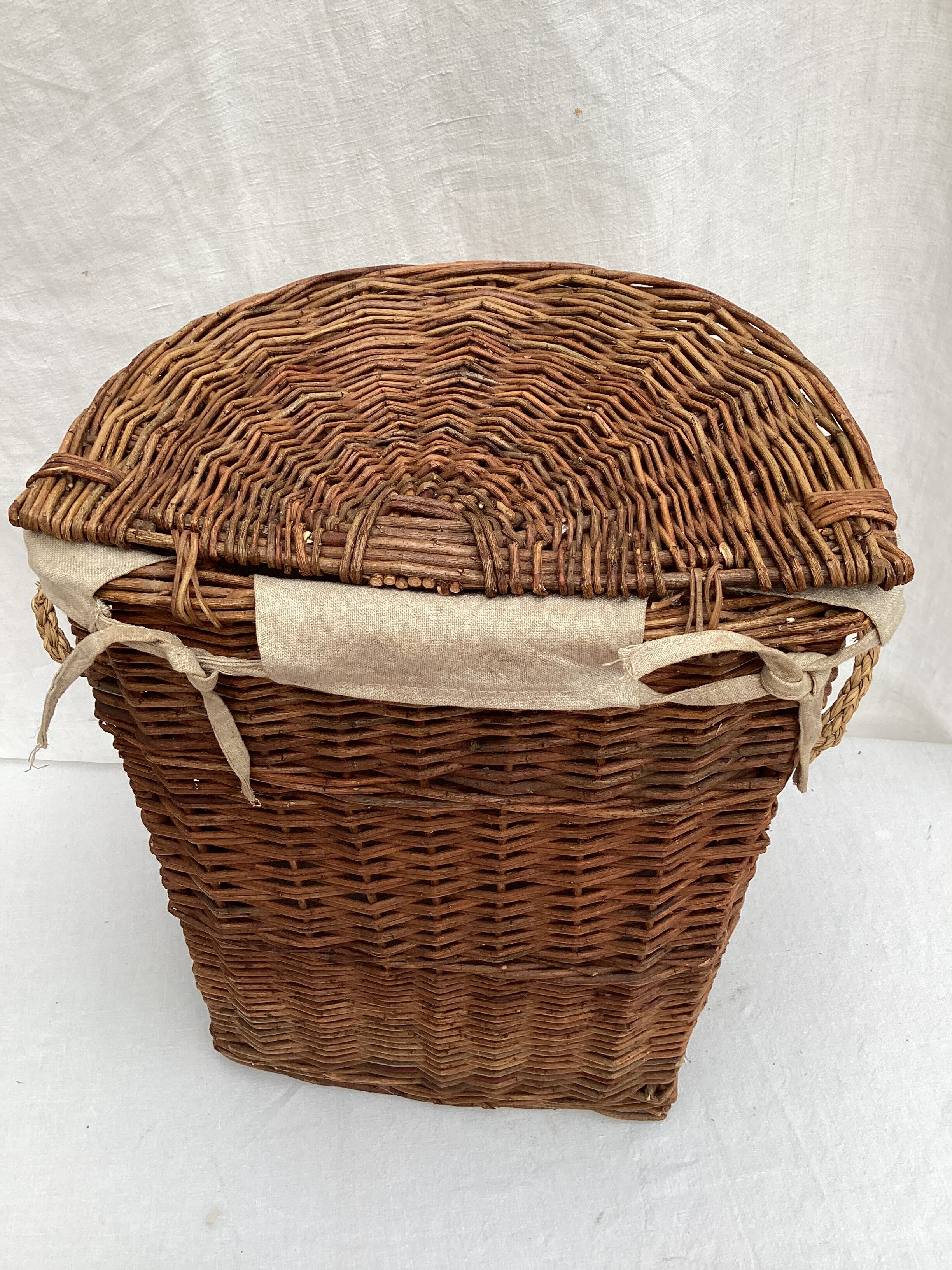 Vintage wicker laundry basket dimension: height -48cm- width -36cm- depth -23cm-