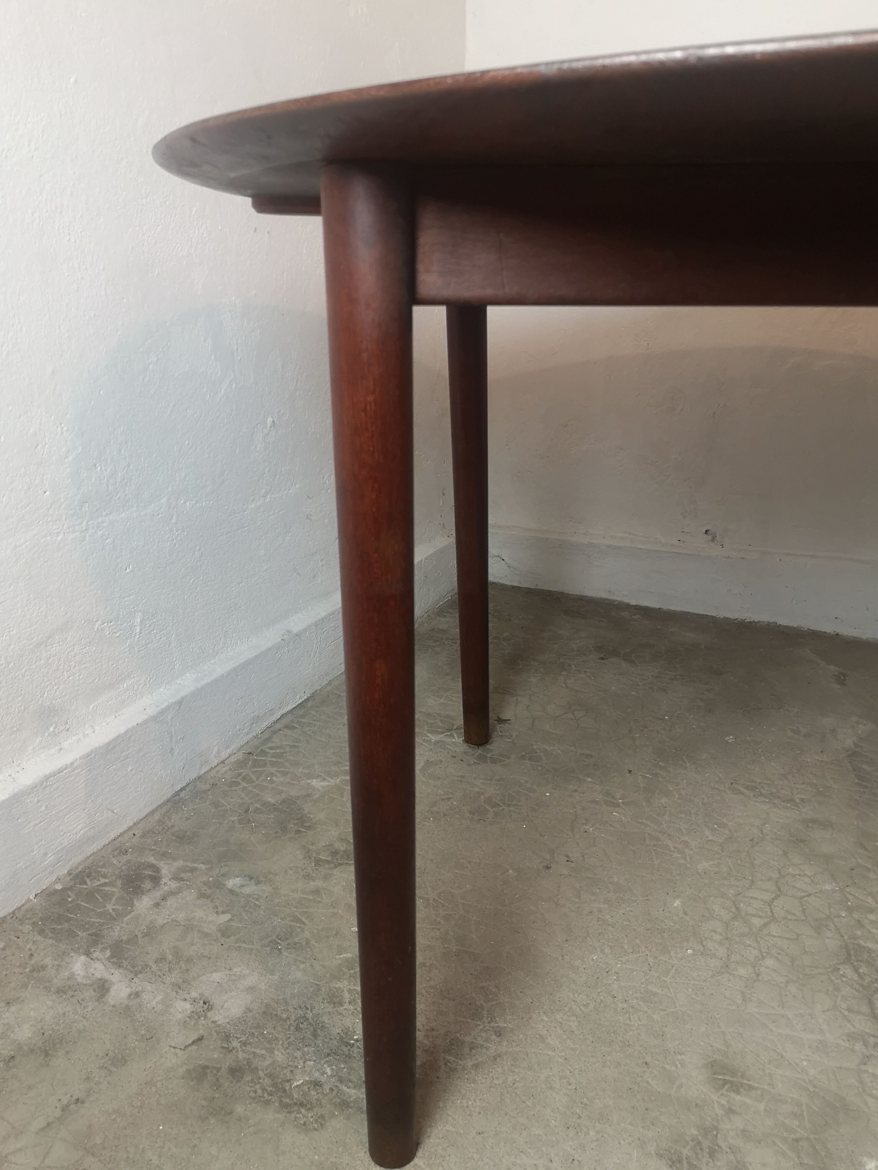 Scandinavian extendable round dining table in teak