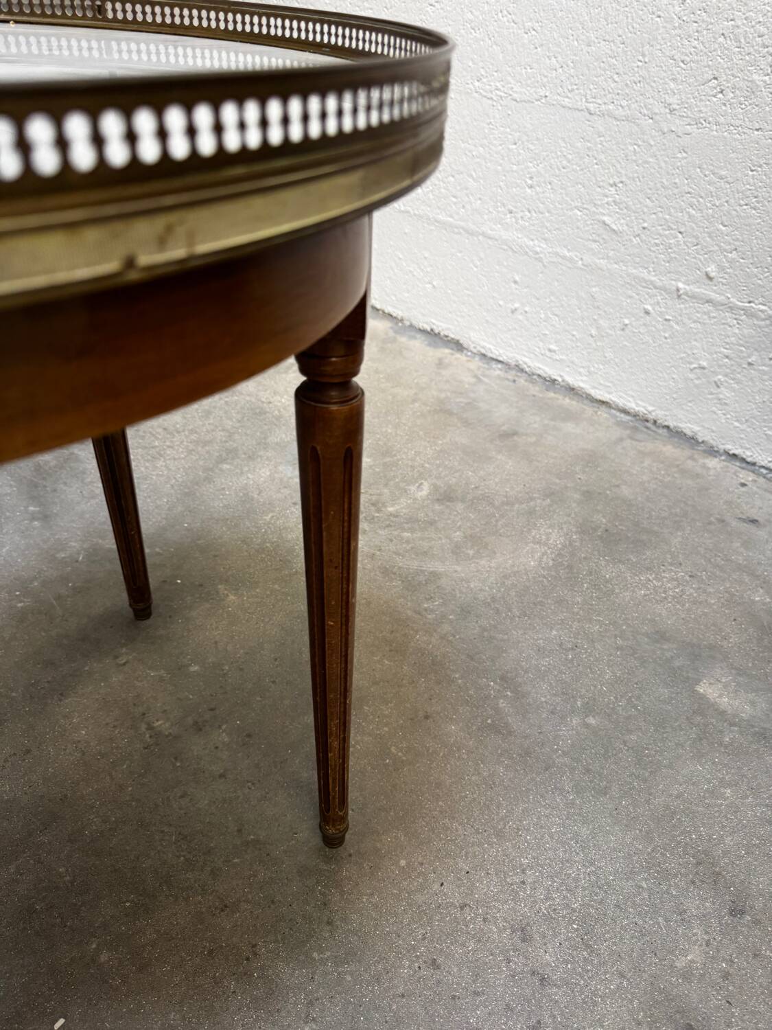 Table basse bouillotte de style Louis XVI