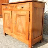 Ancien buffet de famille très élégant en noyer