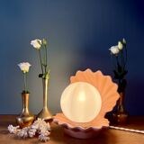 Lampe vintage en forme de coquillage en céramique et opaline.