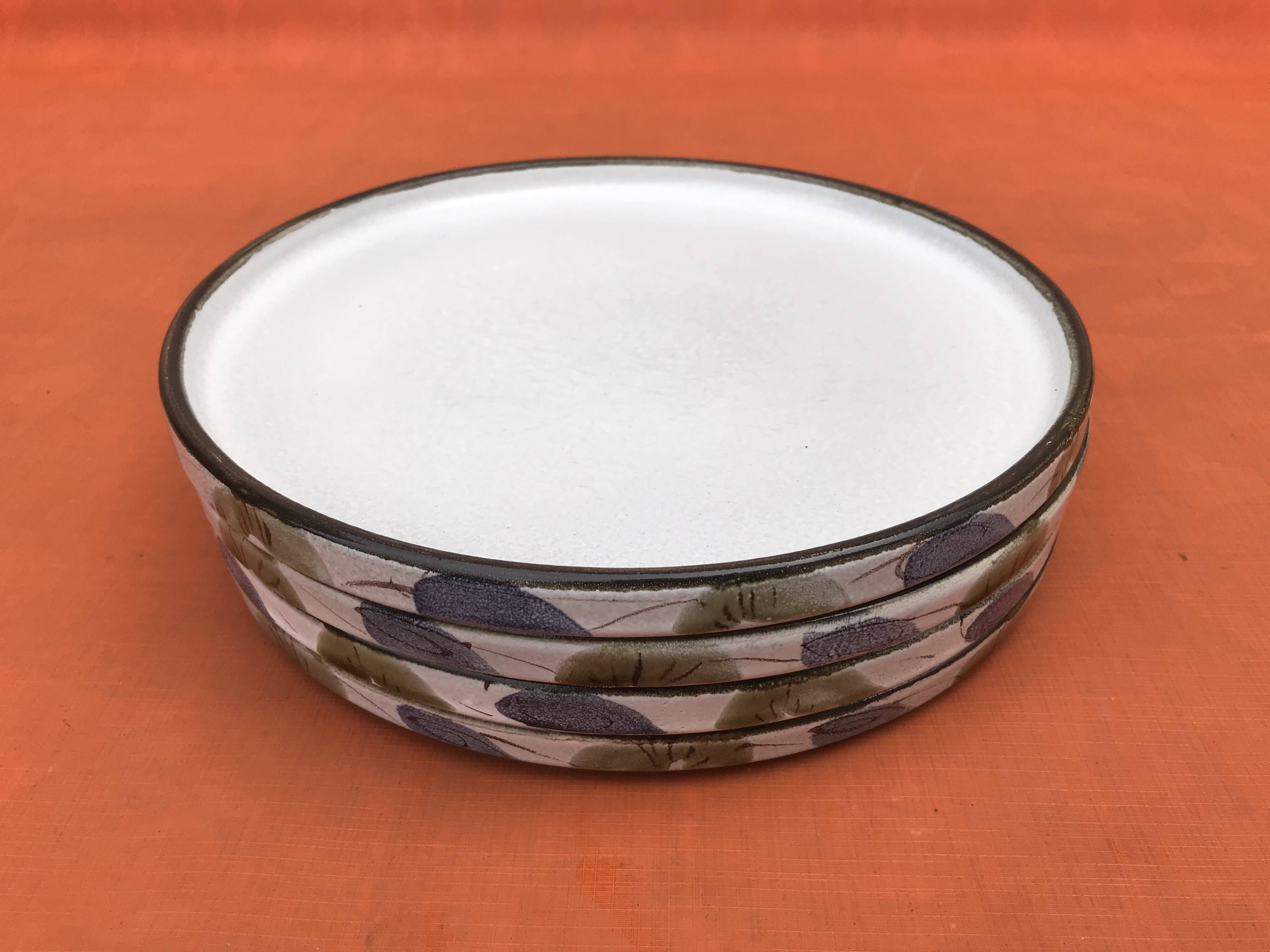 4 Niderviller earthenware dinner plates from the "Prunes" collection