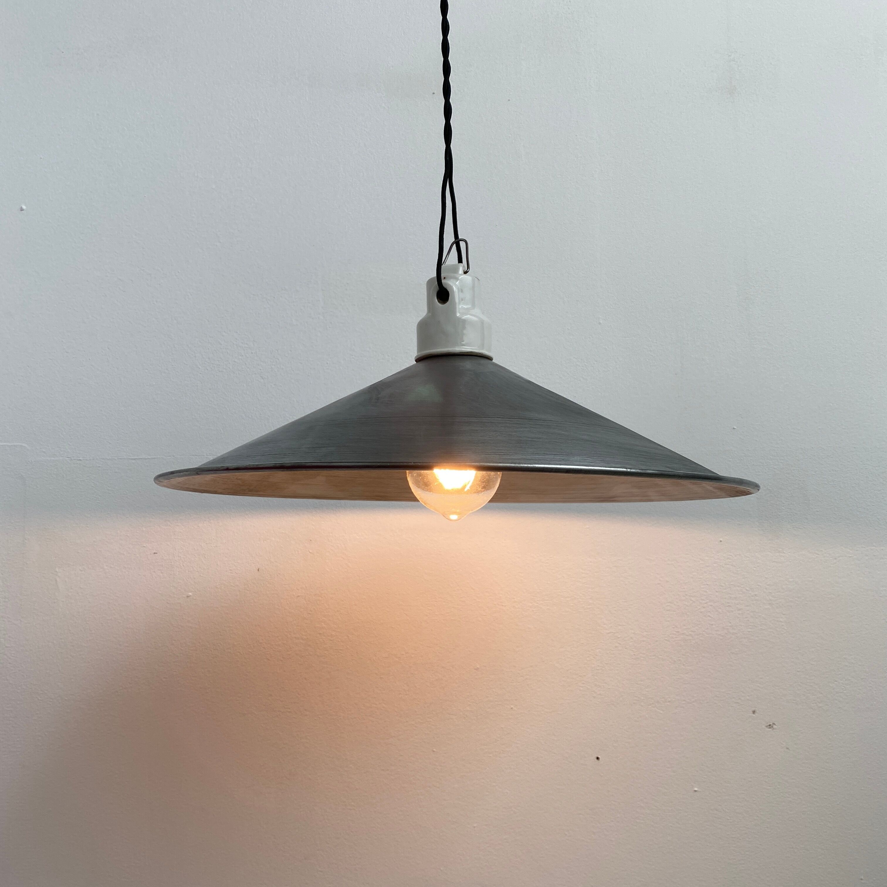 Lot 2 industrial suspensions in acier 36 cm