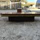 Table basse en ronce de noyer et laiton années 70