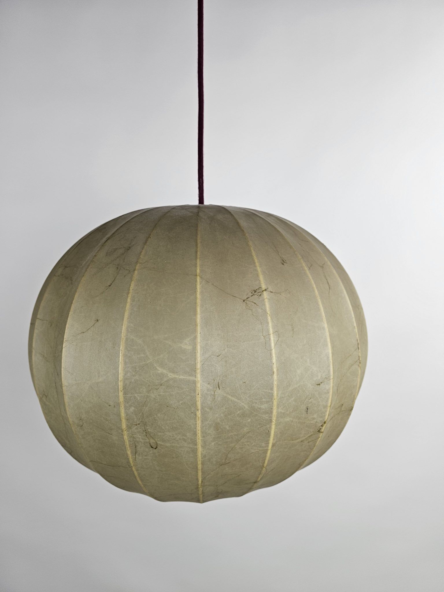 Cocoon pendant lamp from Italy with beautiful structure and colour