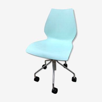 Chaise de bureau Mauï Kartell design Vico Magistretti pivotante à roulette