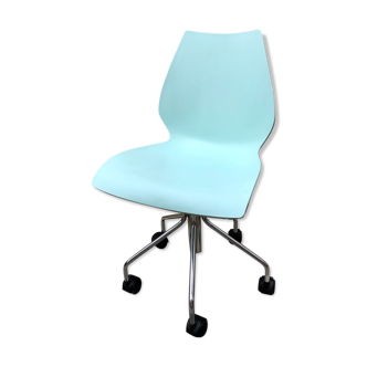 Mauï Kartell office chair design Vico Magistretti swivel wheel