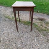 Small walnut table, 1 drawer