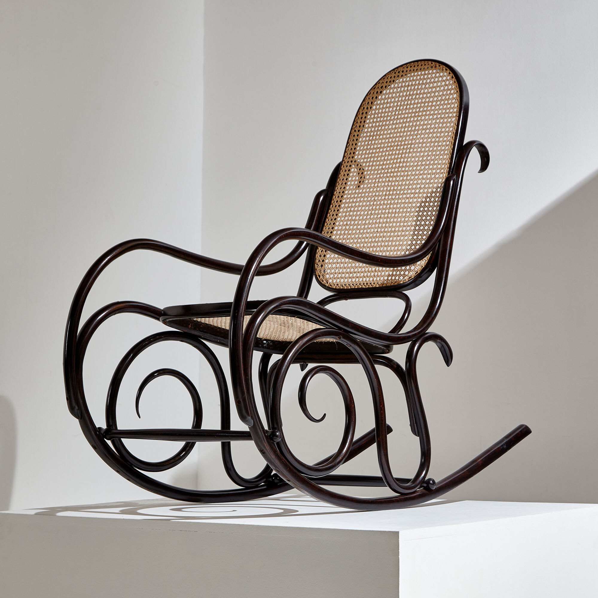Rocking chair style 825 Thonet