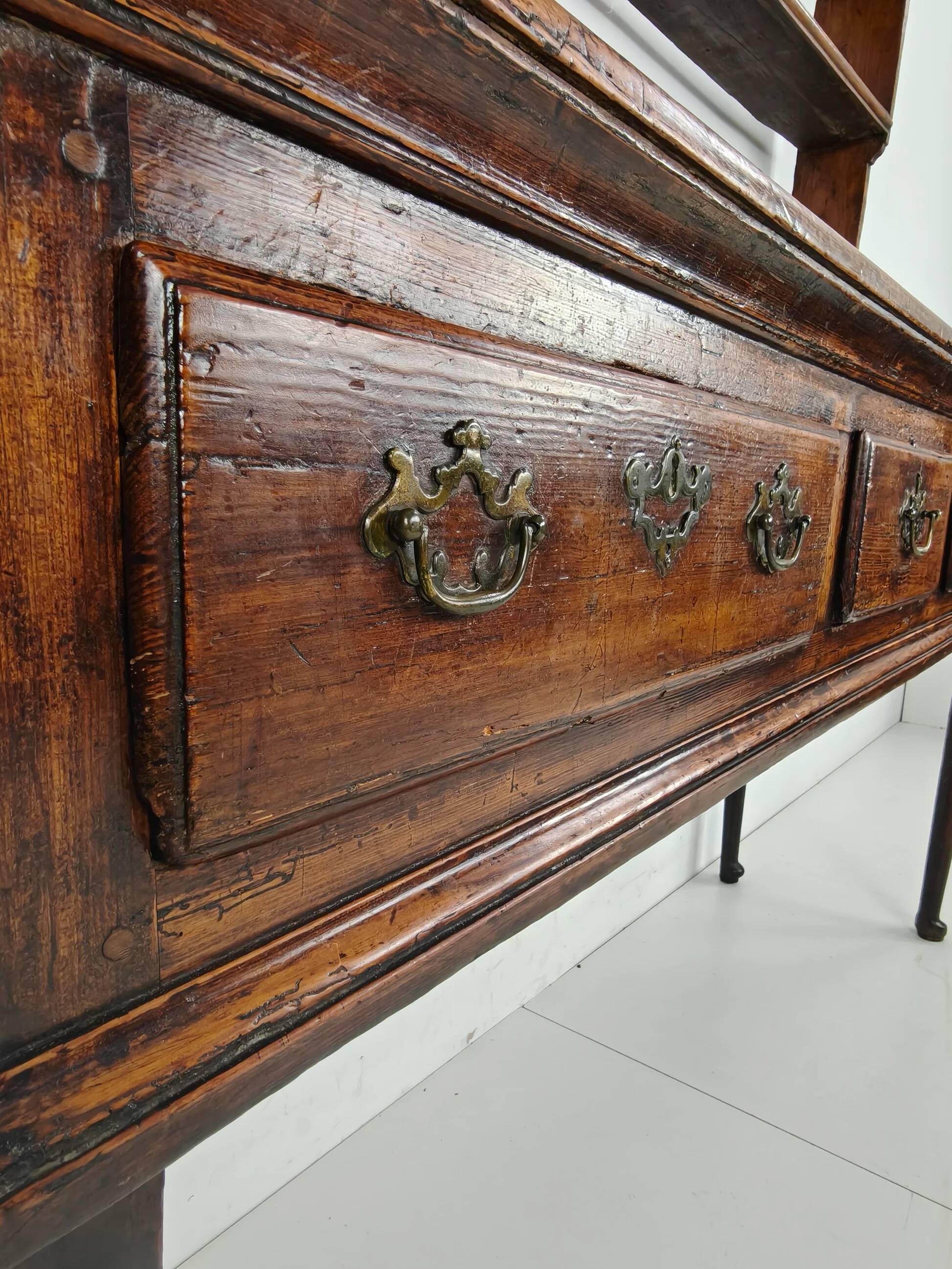 Buffet gallois de style géorgien tardif (XVIIIe siècle) – Chêne massif