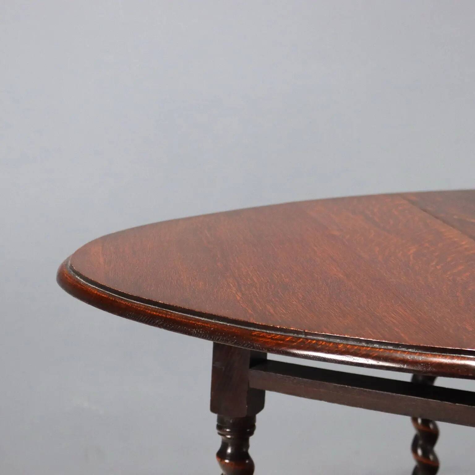 Petite table ancienne en chêne teinté noyer, Angleterre, XIXe siècle