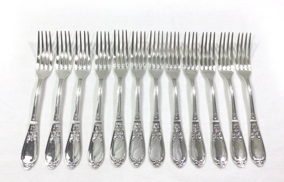 Saint Medard - Housewife Empire