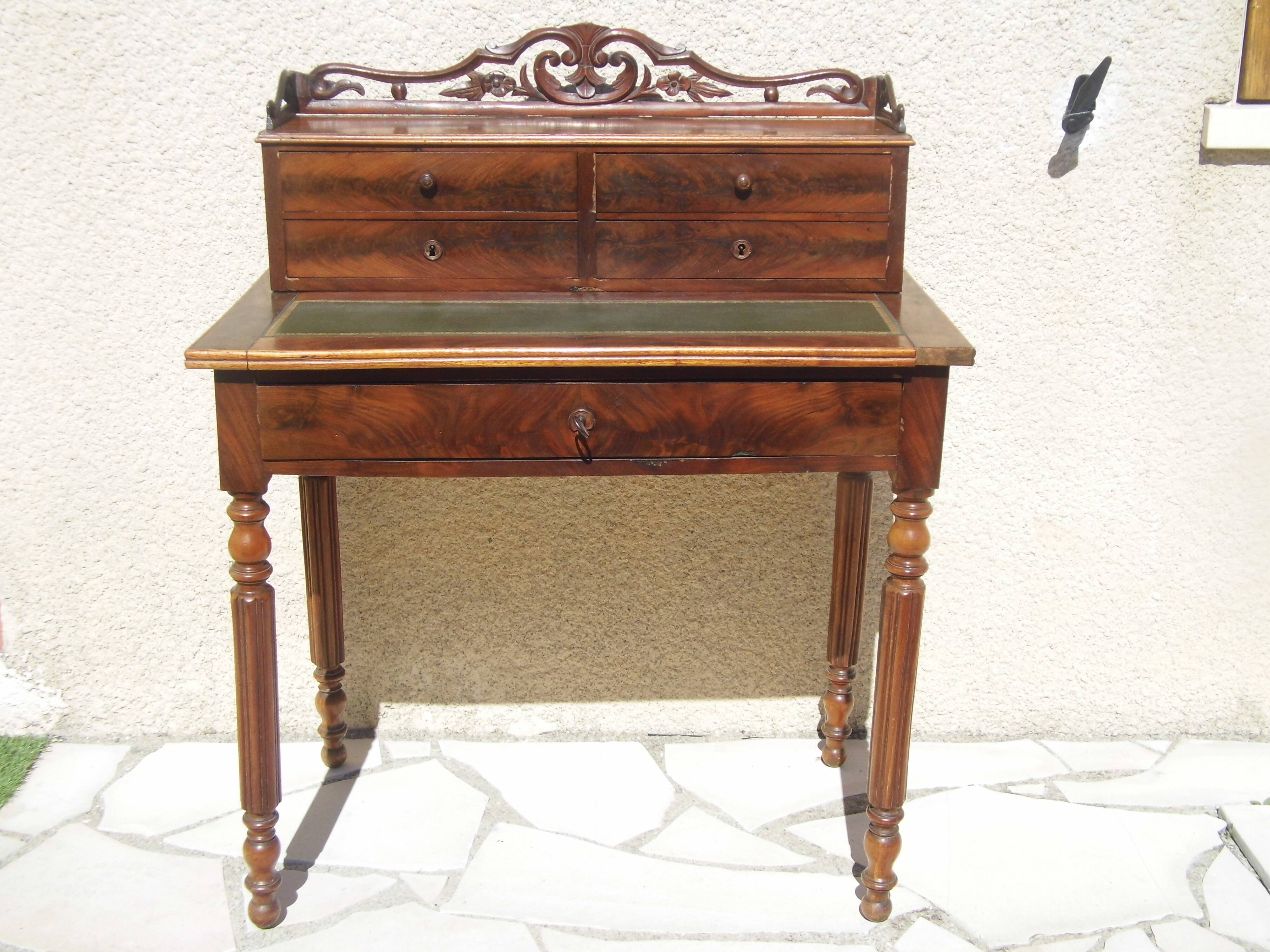Bureau de dame ancien en acajou et cuir