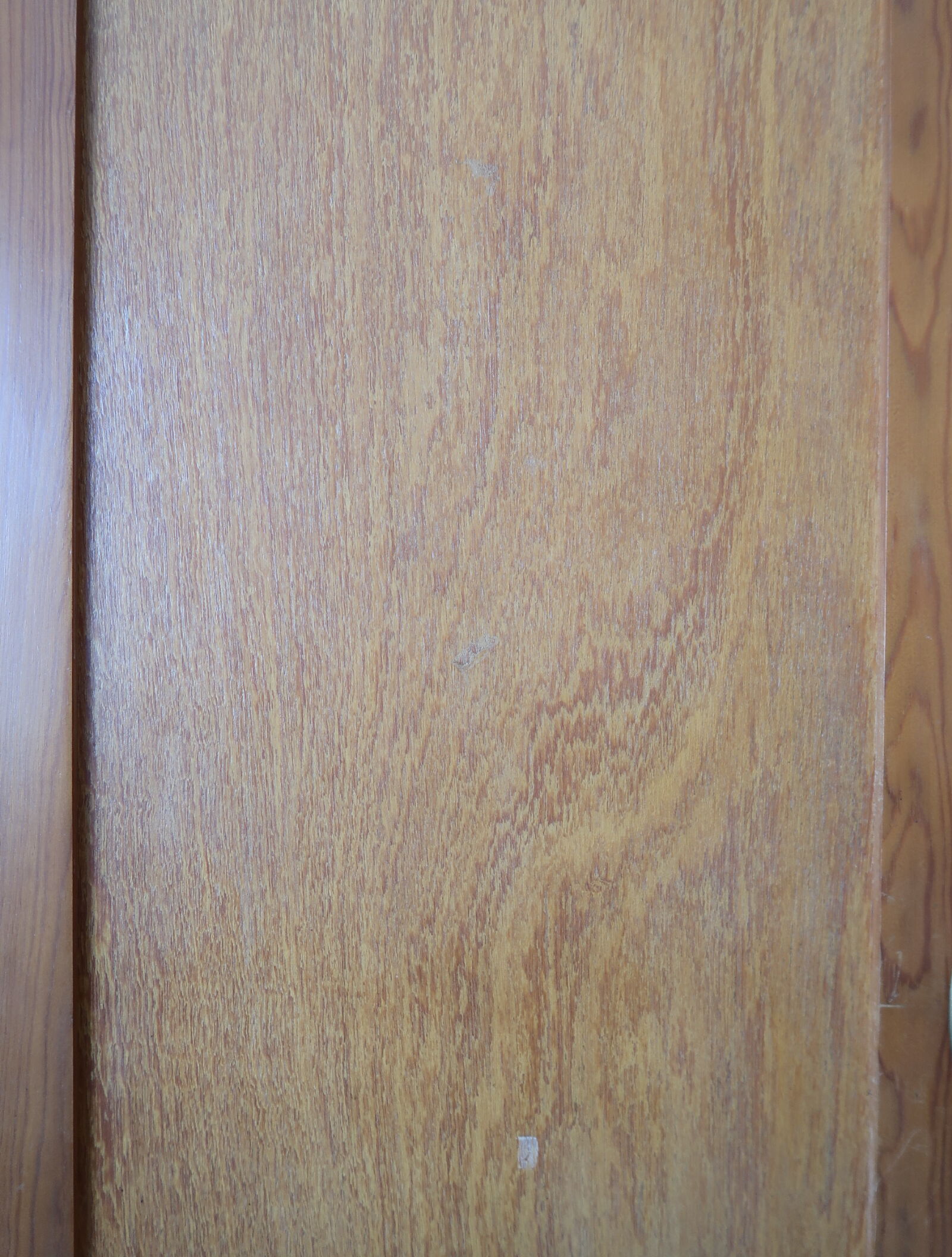 Armoire pieds compas