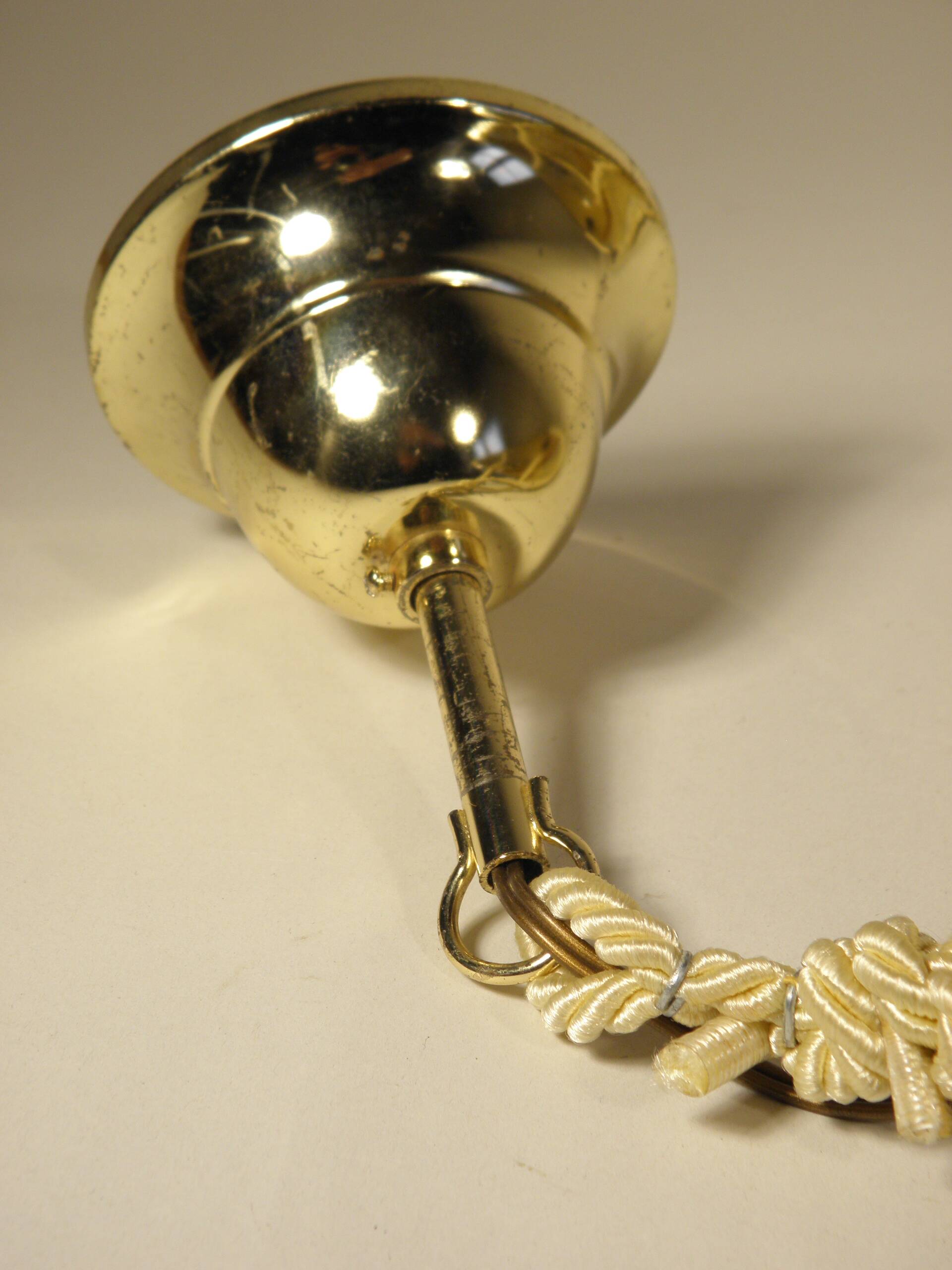 Art Deco basin suspension