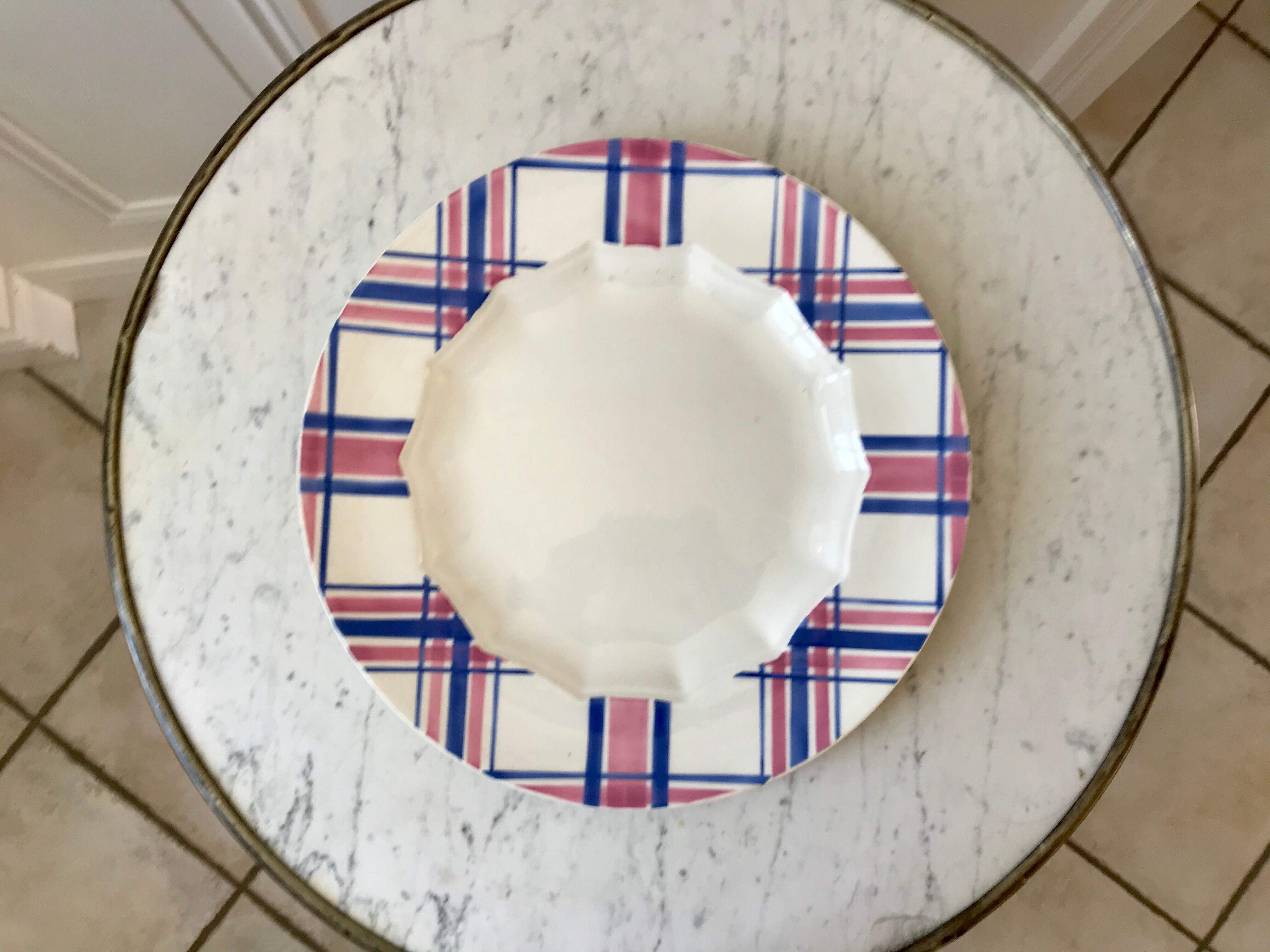 Round dish HBCM Creil & Montereau model Scots blue pink years 40-50