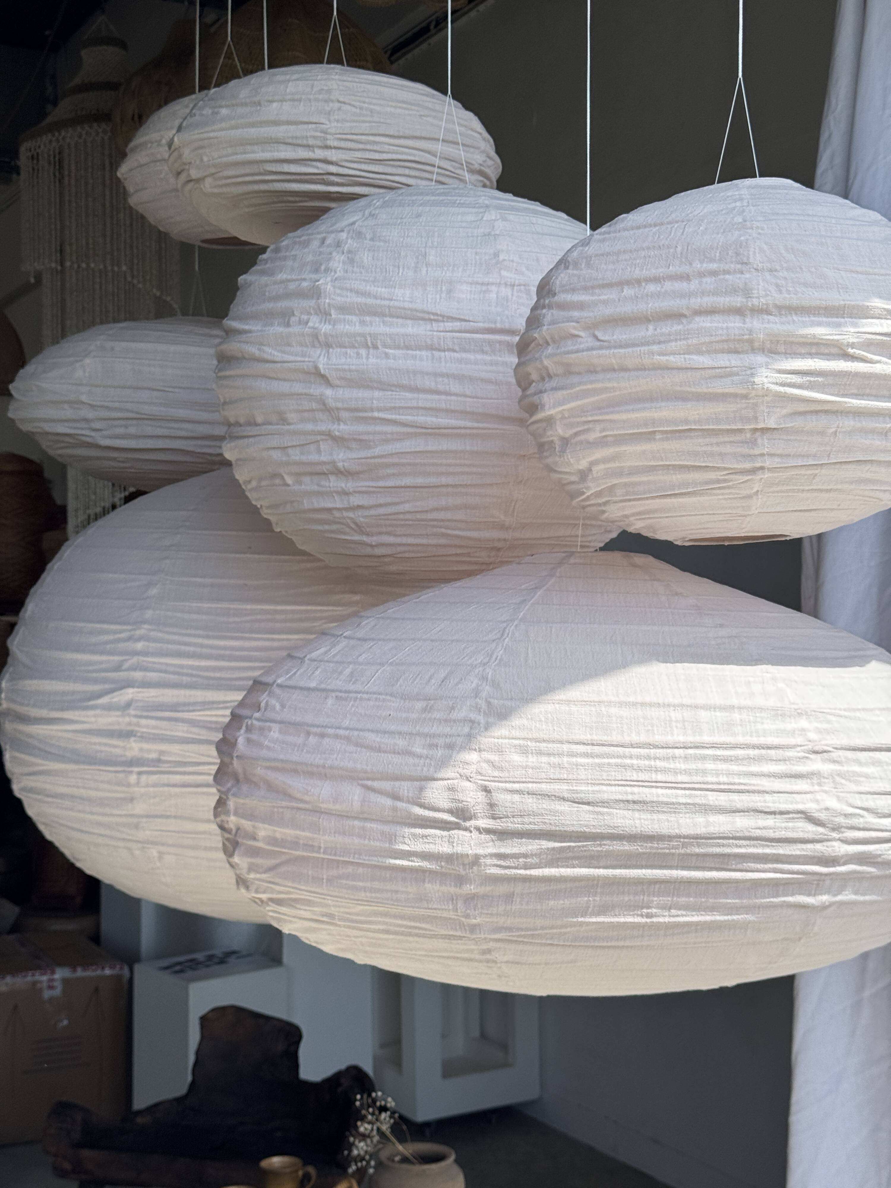 Small round pink rattan and natural linen Japanese-style pendant light D30