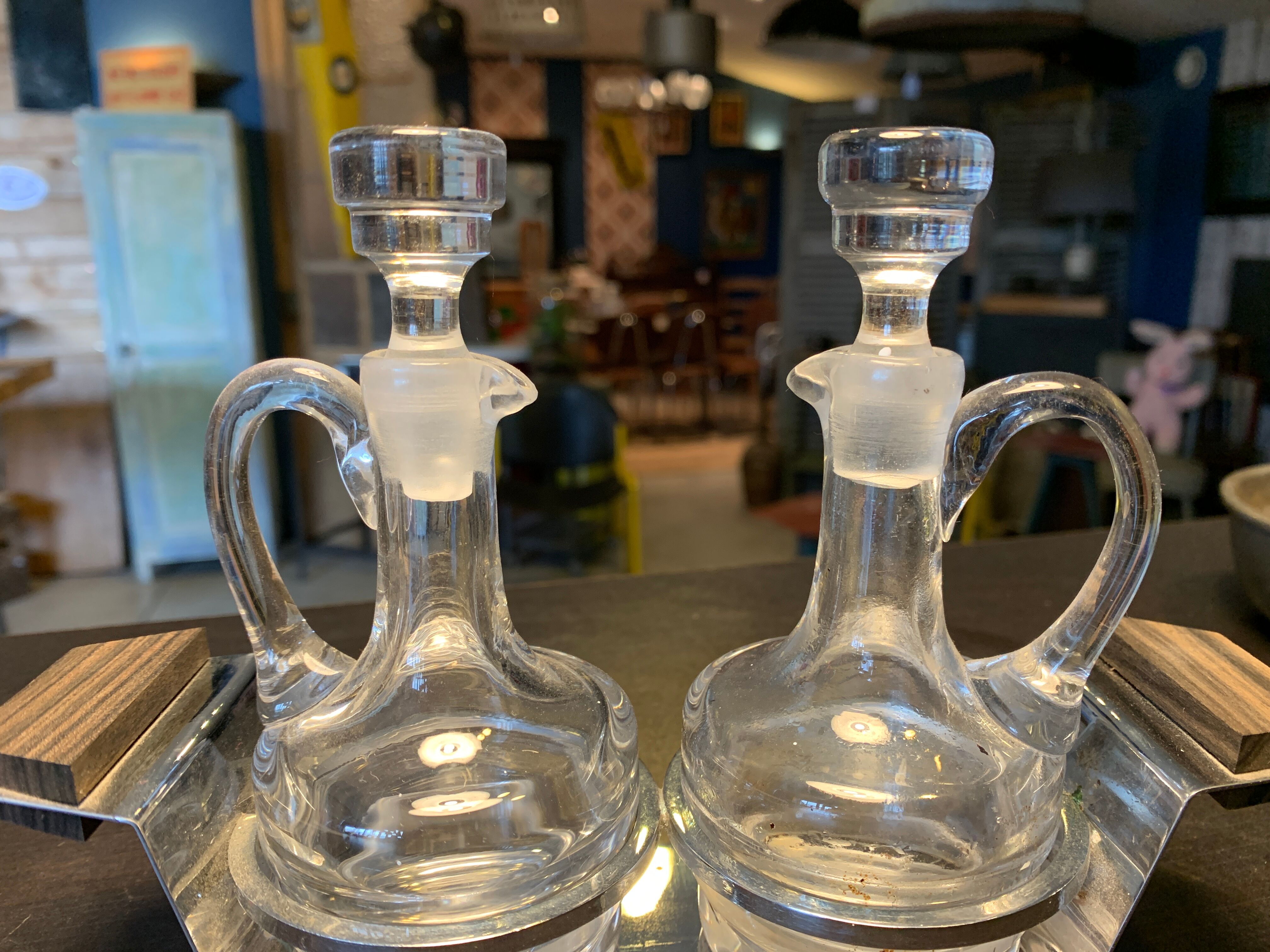 Service vintage vinegar oil