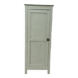 Small Parisian wardrobe