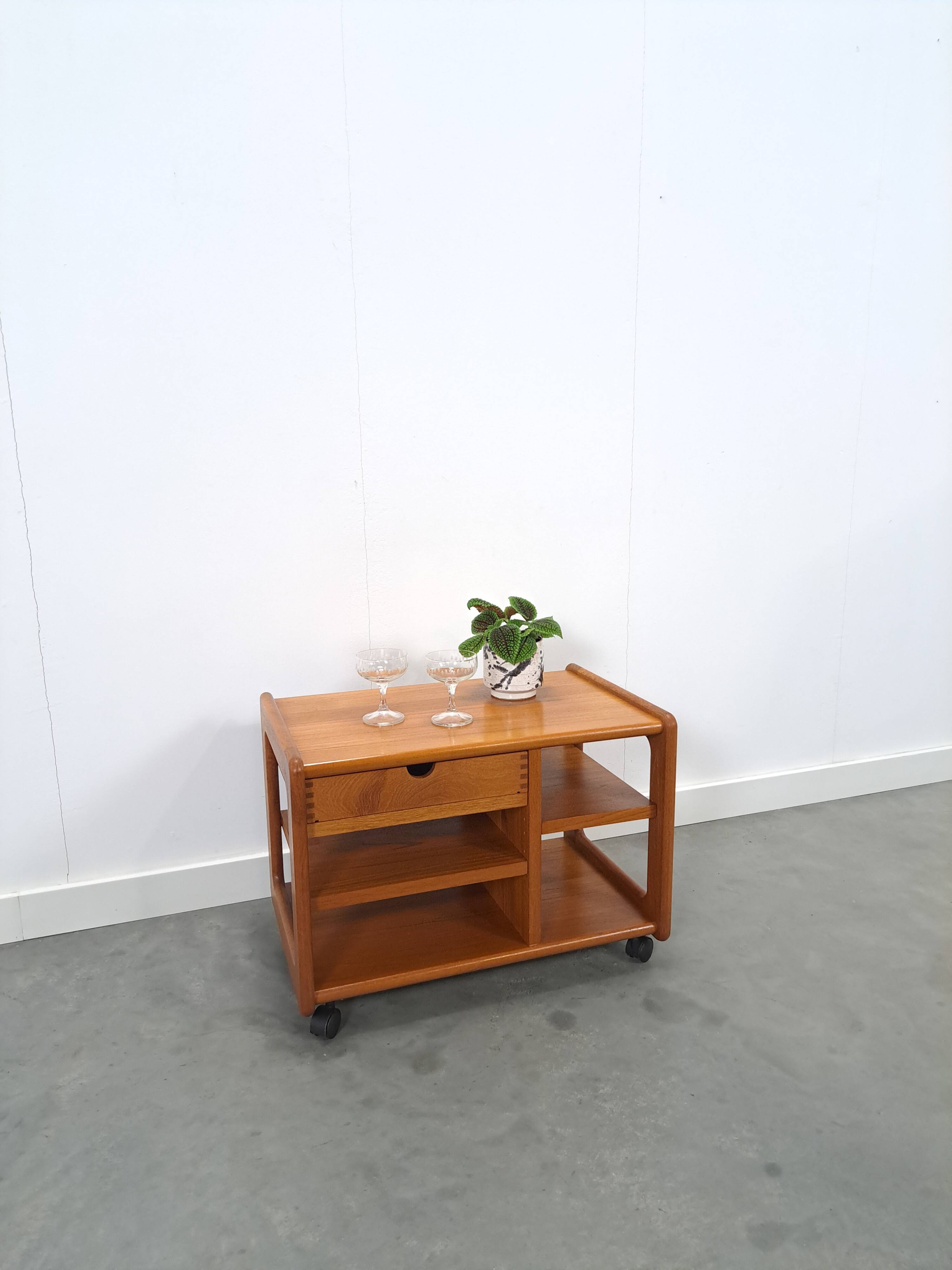 Deense teak audio trolley met lade vintage tv meubel