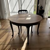 Extendable half-moon table