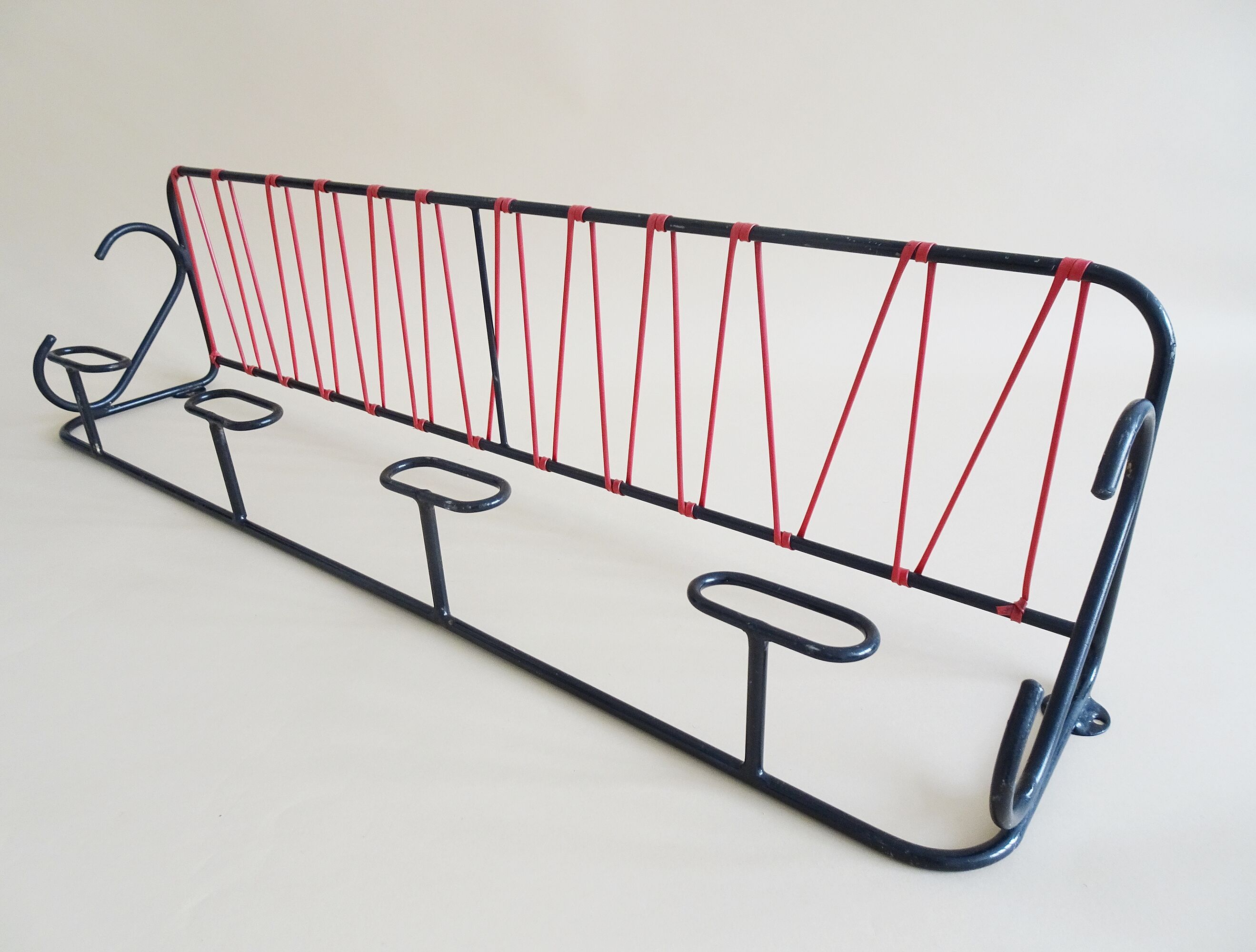 Minimalist wall coat rack in string design in black and red
