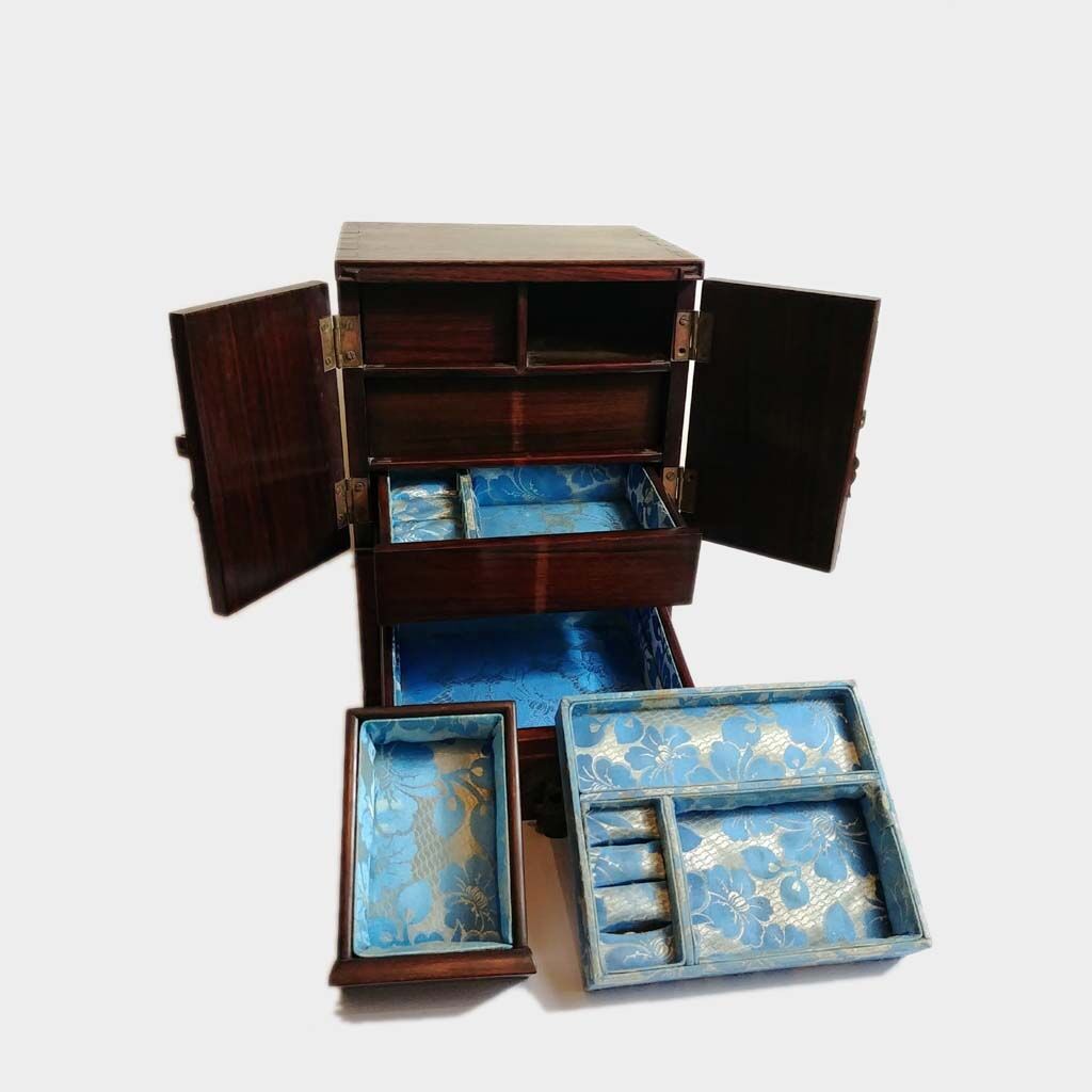 Jewelry box