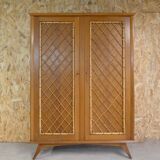armoire en rotin pieds compas