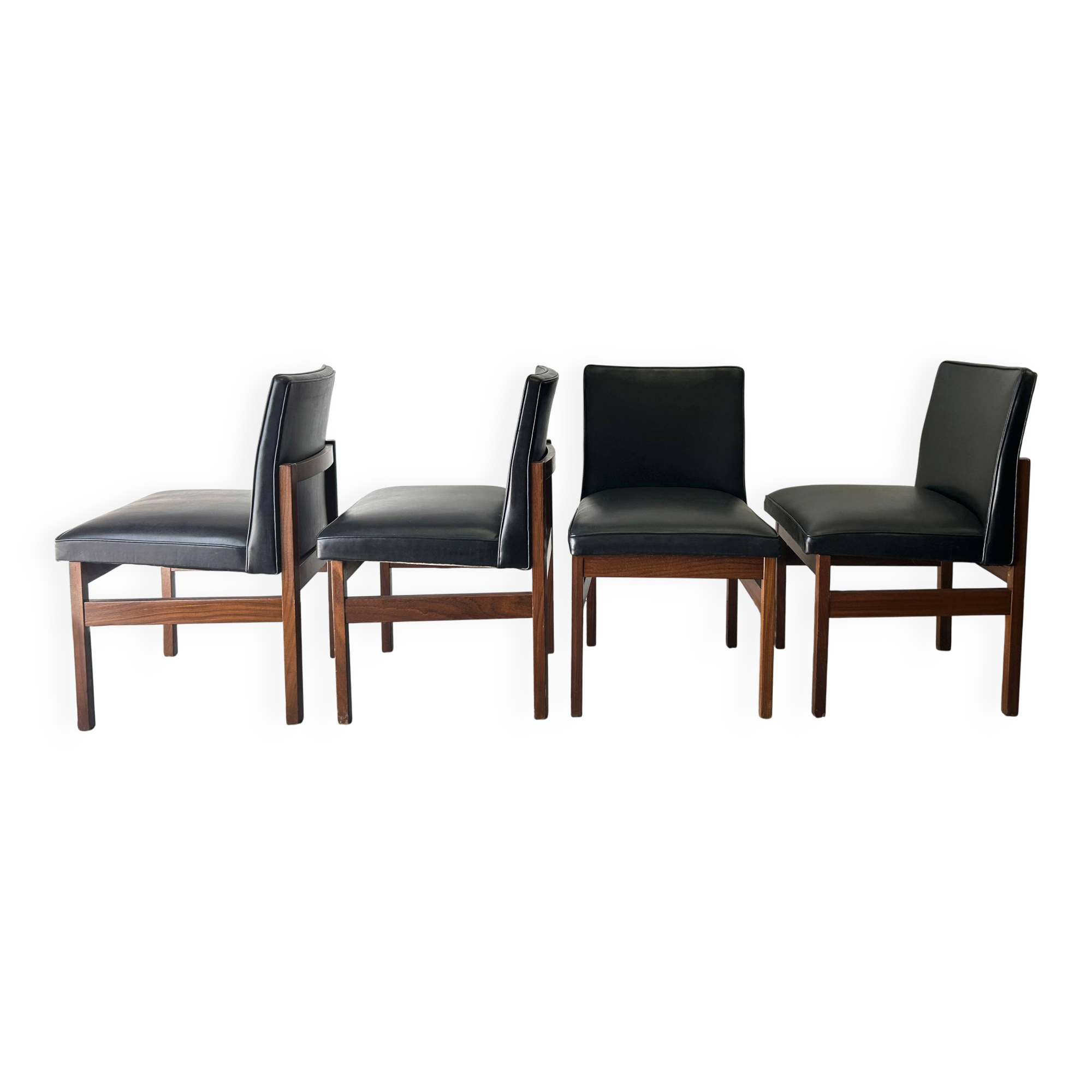 Ensemble de quatre chaises de salle à manger en teck Vanson Peter Hayward d'époque mid-century, noires d'origine.