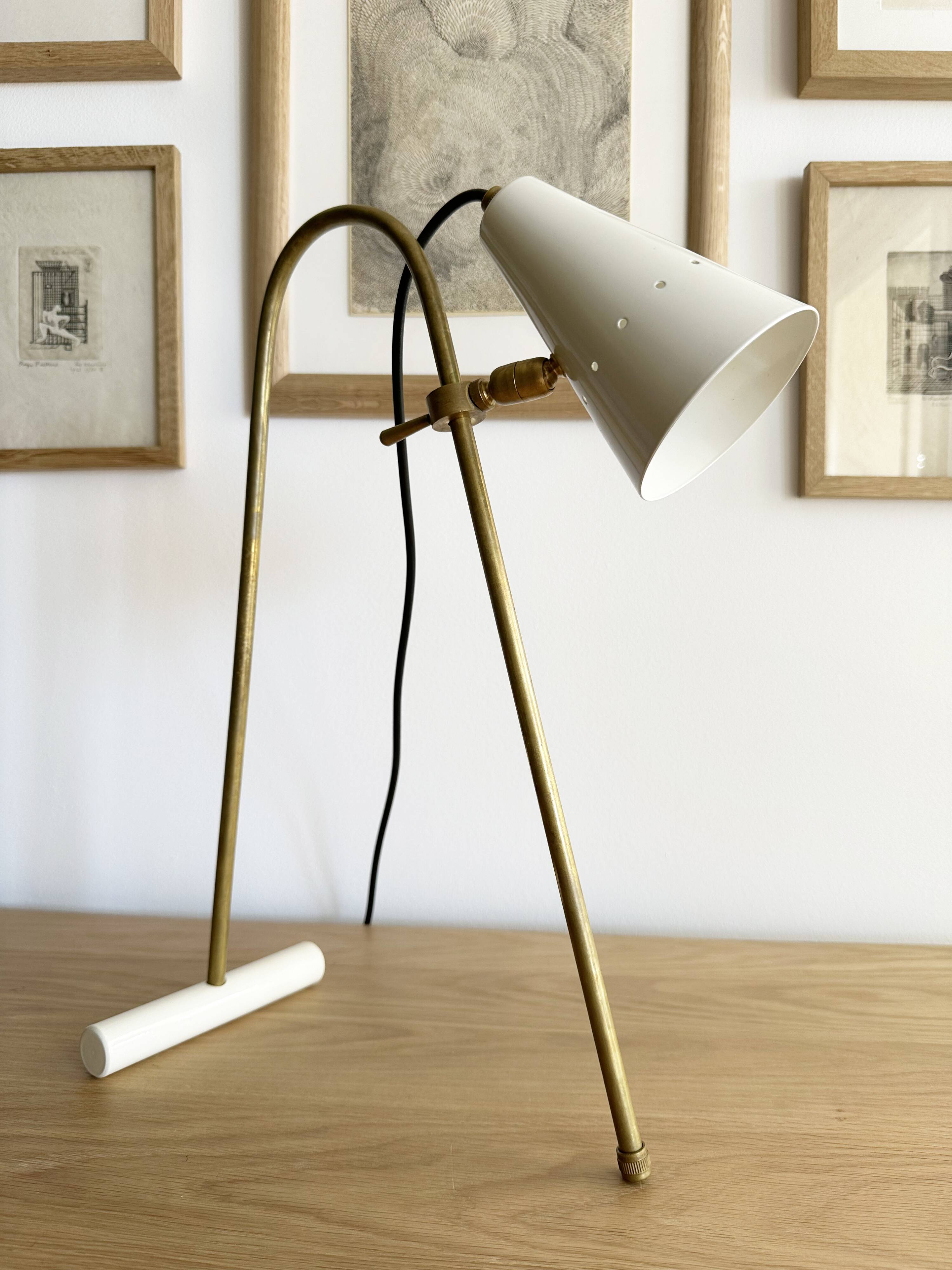 Large Italian table lamp in brass design from the 50s