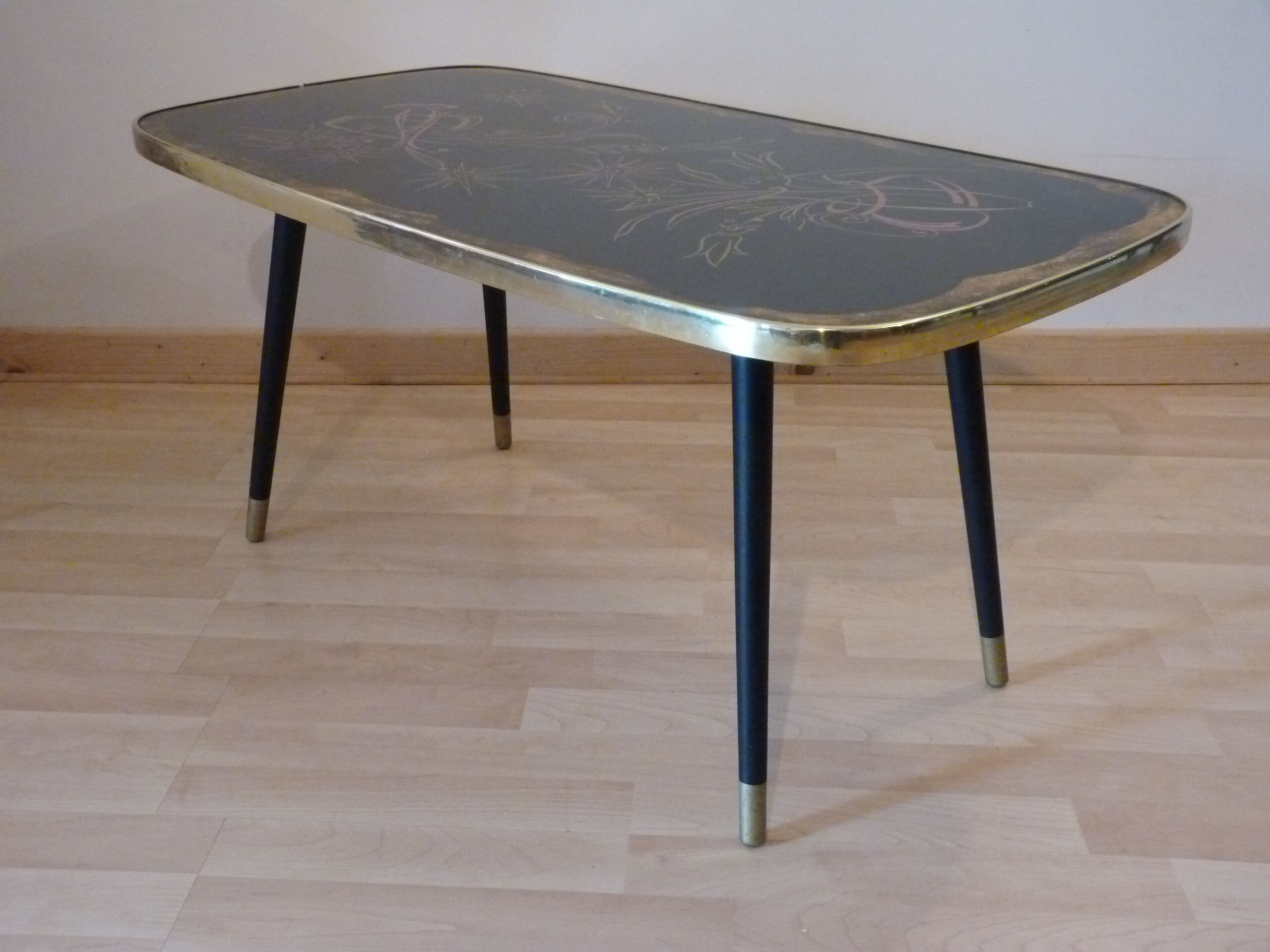 Coffee table decor flower years 60