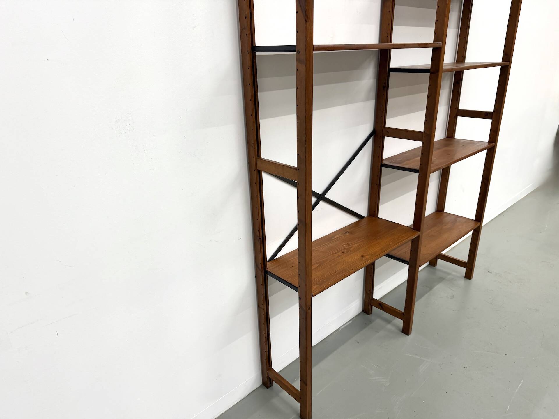 XXL Modernist Library in Solid Pine – 1950s Design – L164 cm