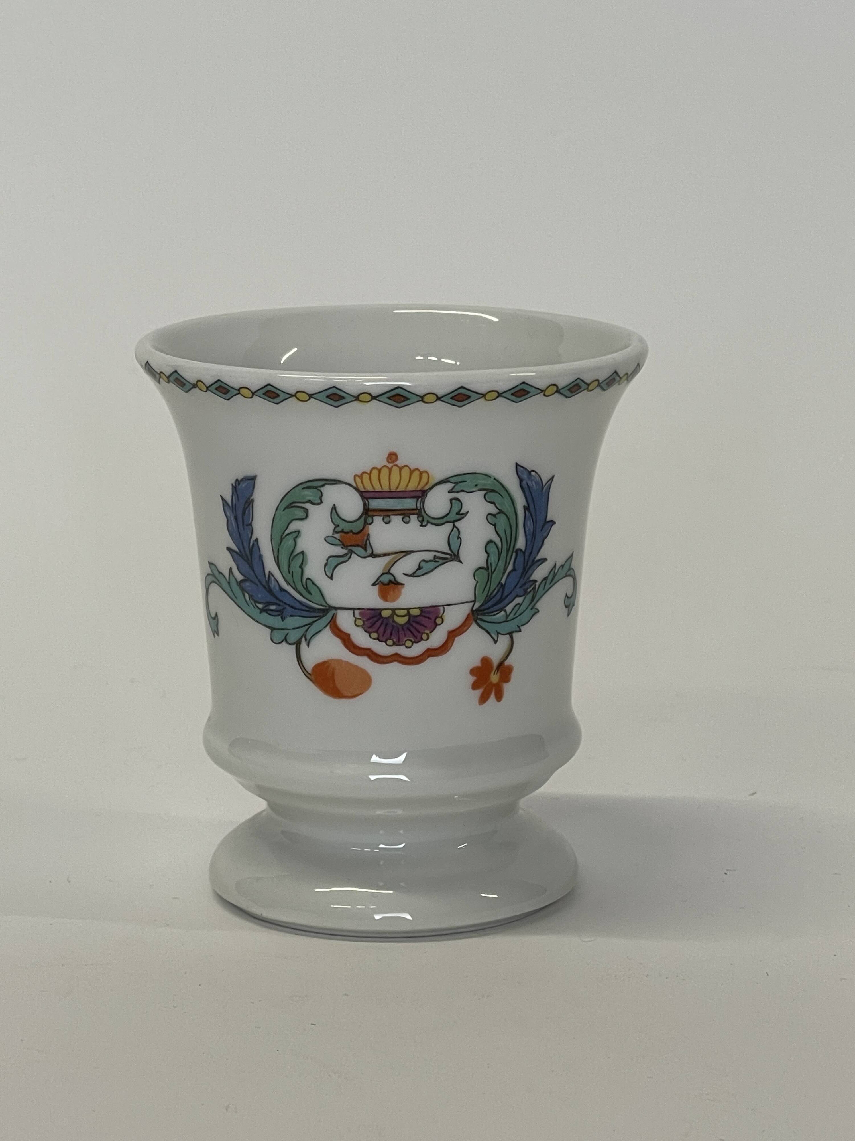Service de table en porcelaine de Paris modèle décor Pavot, 21 pièces