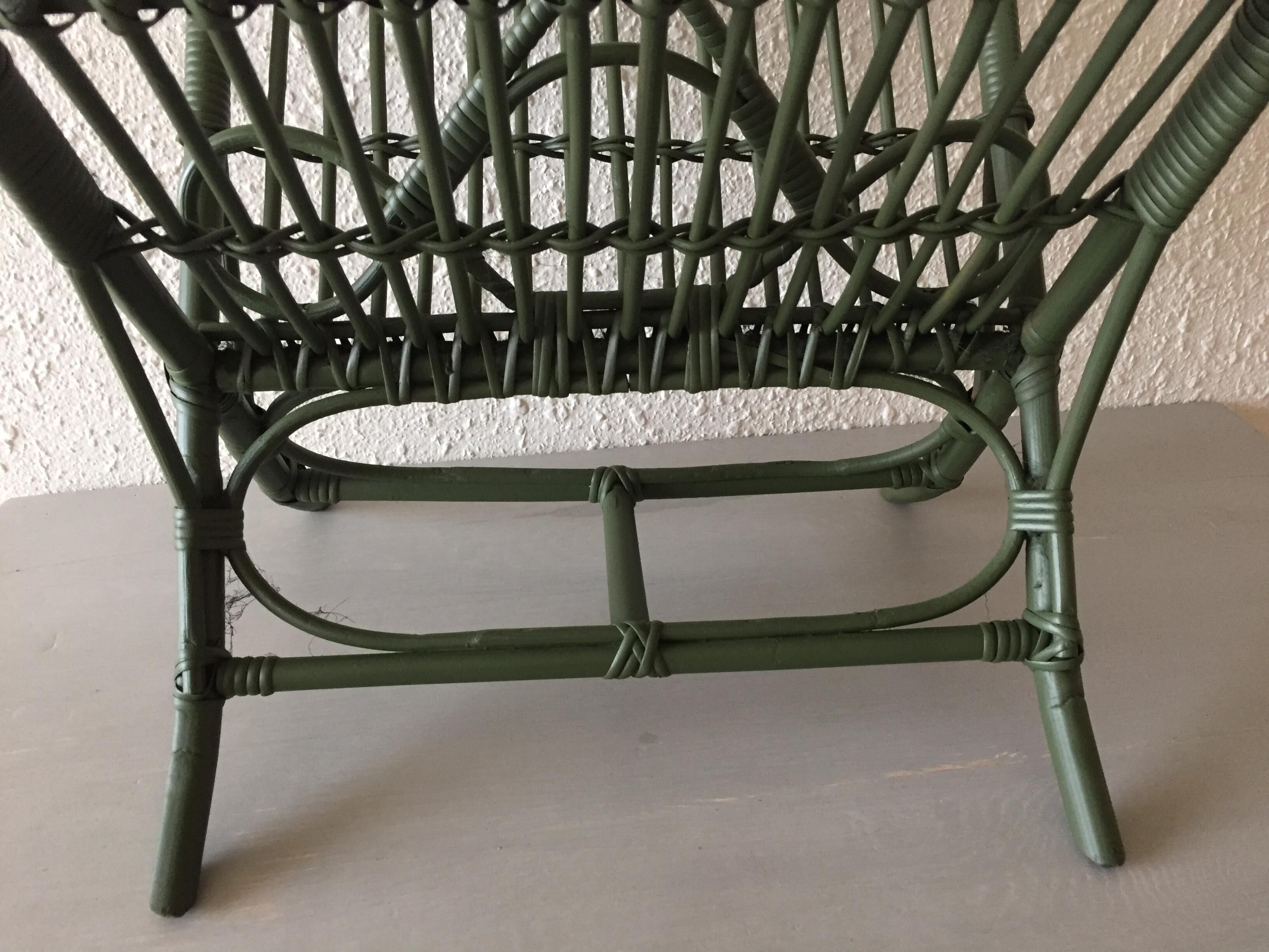 Magazines door vintage rattan green camouflage