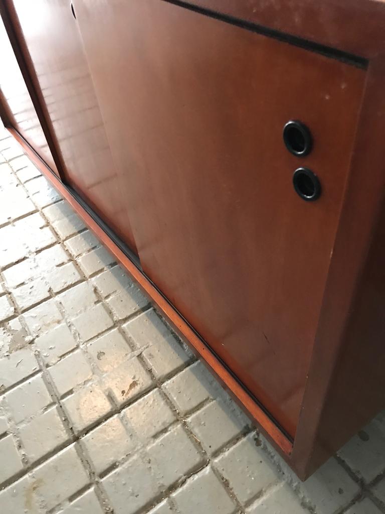 Sliding-door sideboard