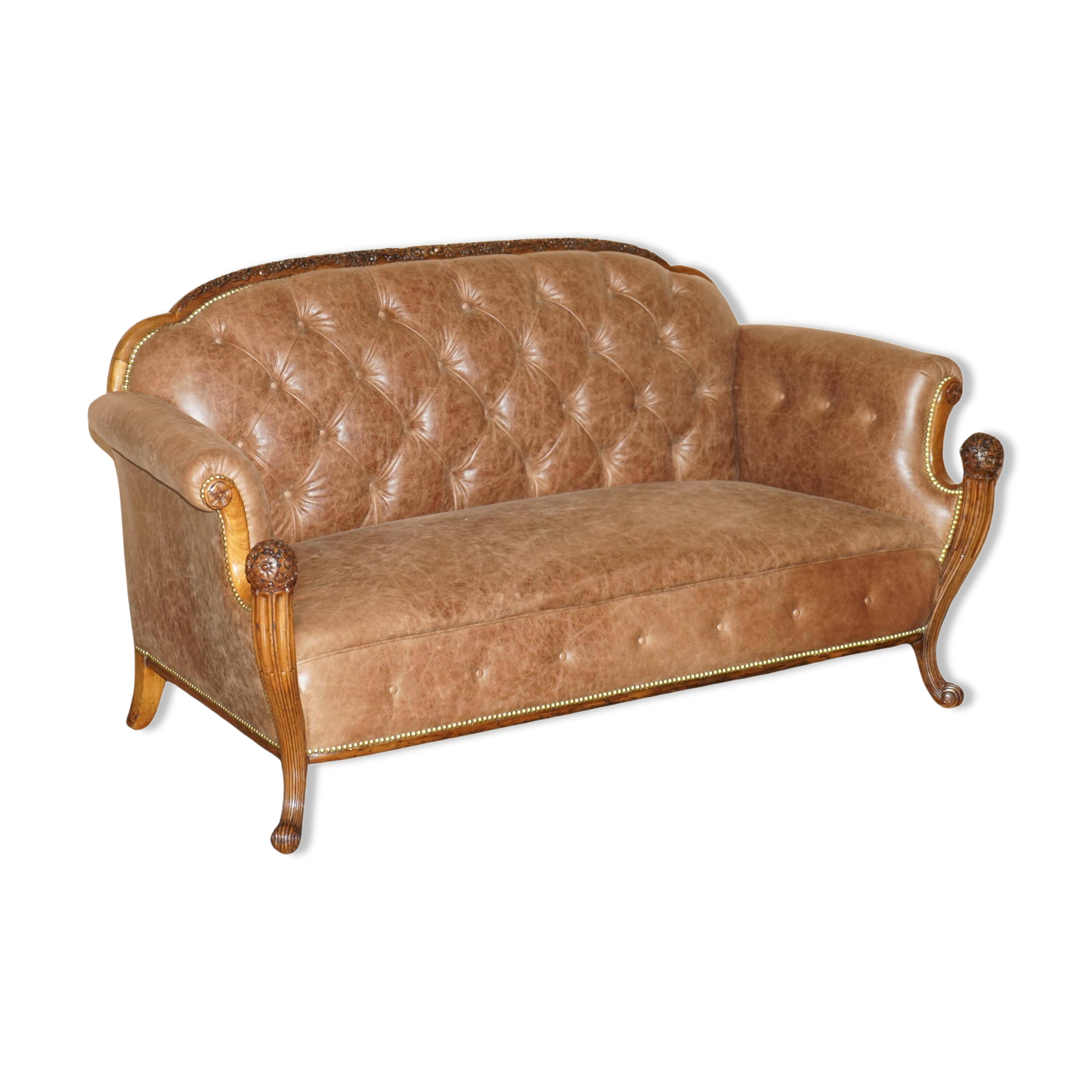 Chesterfield Regency 1810 antique canapé restored in leather with a carved frame.
