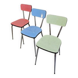 3 chaises en formica rose verte bleue