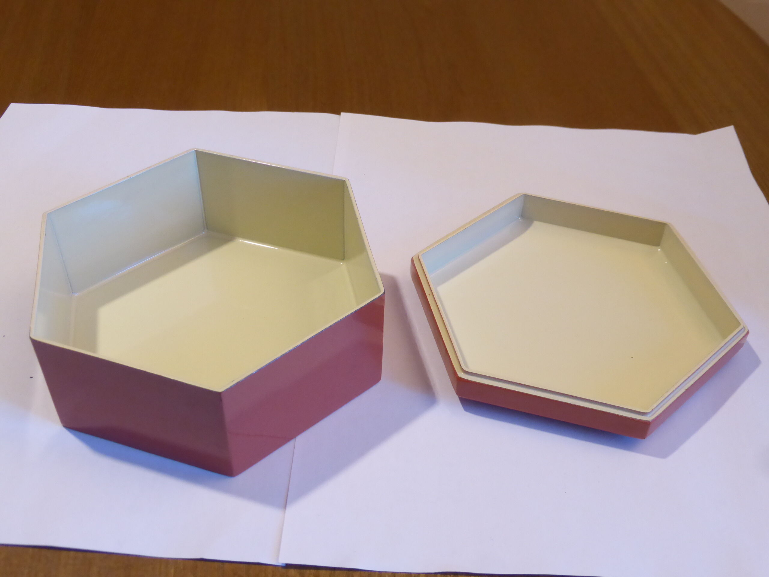 Octagonal box in lacecan