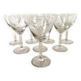 Wine glasses carved floral decoration