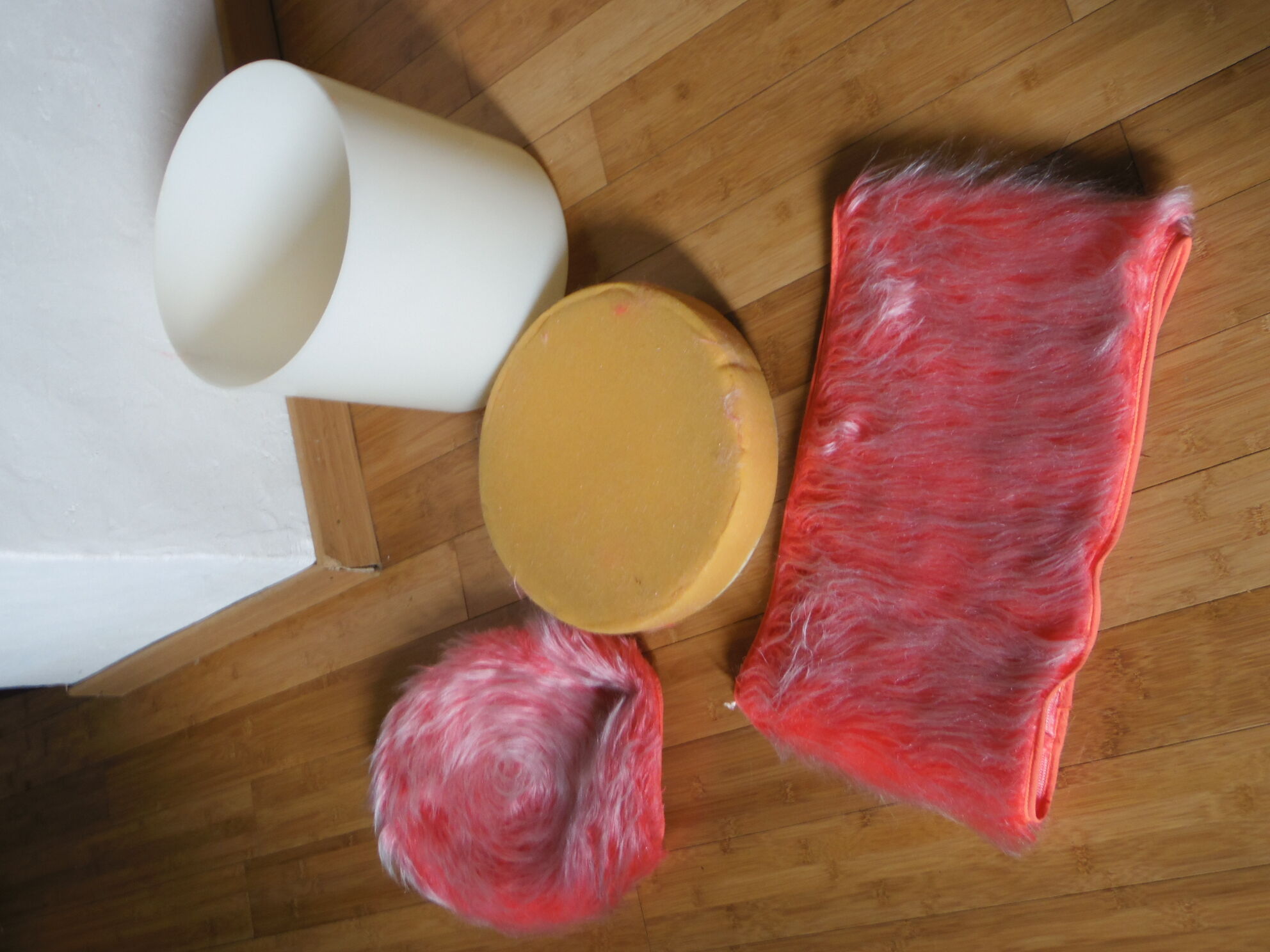 Flashy orange pink moumoute pouf