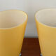 Paire de lampes design en opaline jaune et métal
