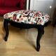 Fauteuil anglais rouge et son repose pied