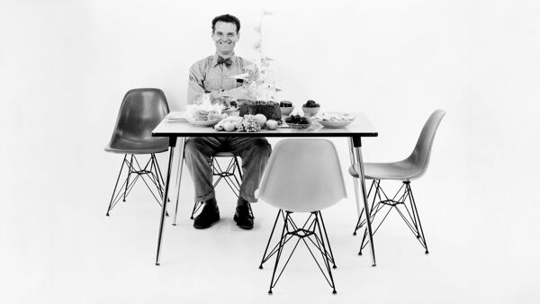 Chaise ''Plastic Chair'' de Charles et Ray Eames