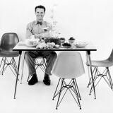 Chaise "Plastic Chair" de Charles et Ray Eames