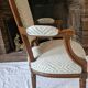 Ancien fauteuil en noyer style Louis XVI – Vert d'eau & crème – Fin XIXe