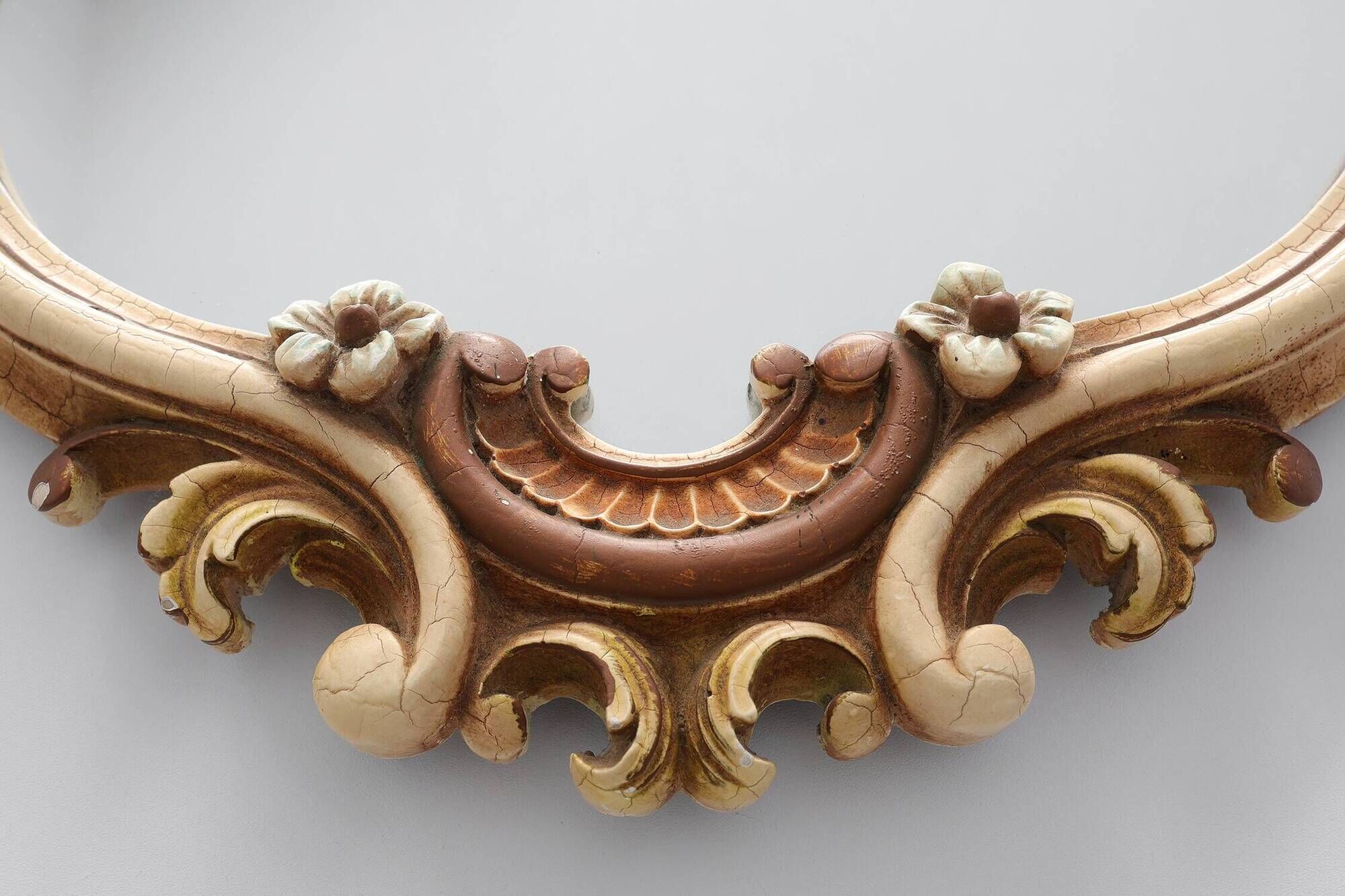 Italian Rococo Style Cream and Gilt Wall Mirror with Shell Crest, 20th Cent