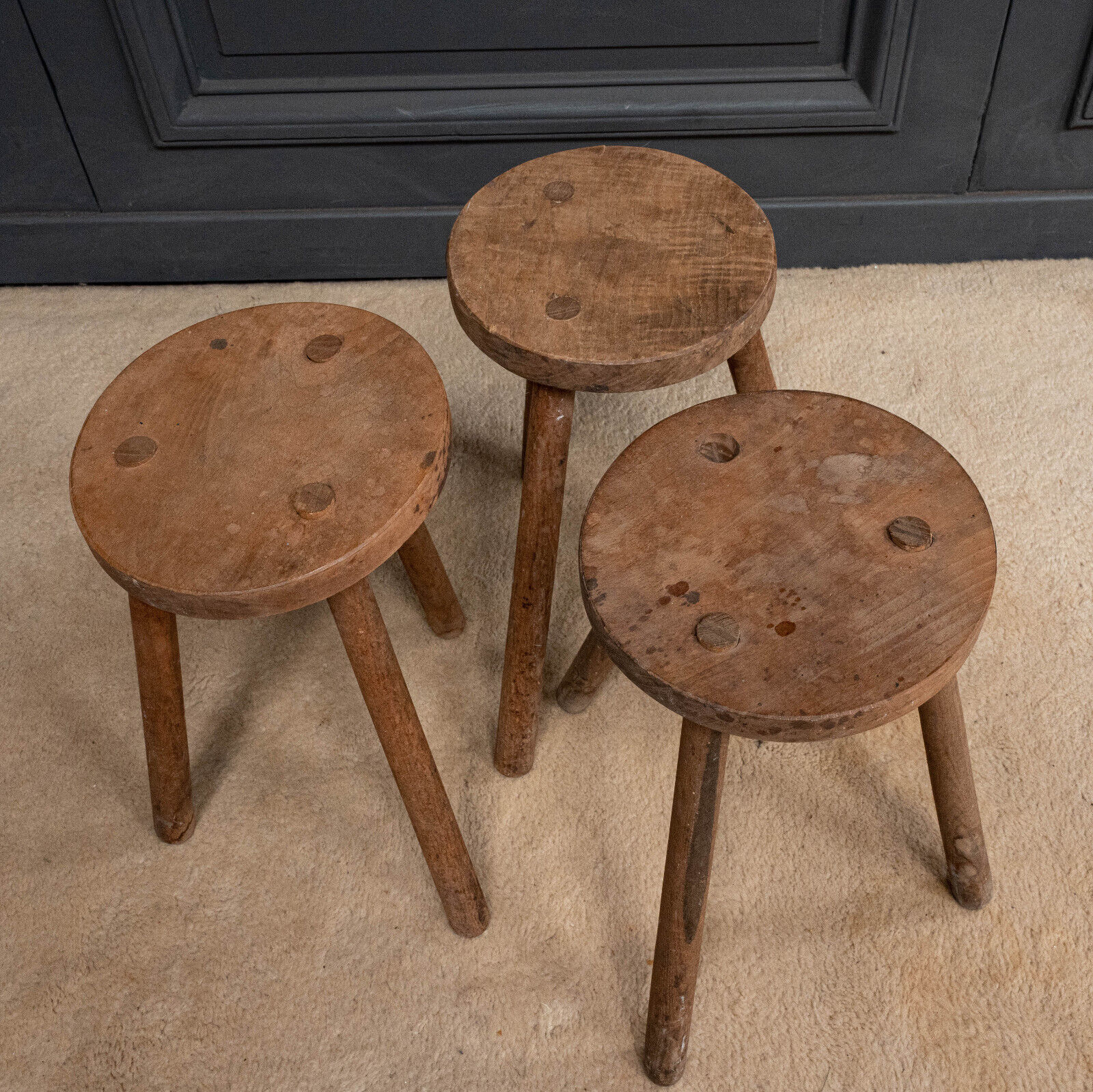 Suite of 3 brutalist stools XXth tripod feet