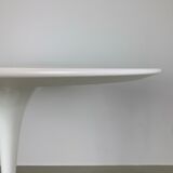 Eero Saarinen Tulip Dining Table white