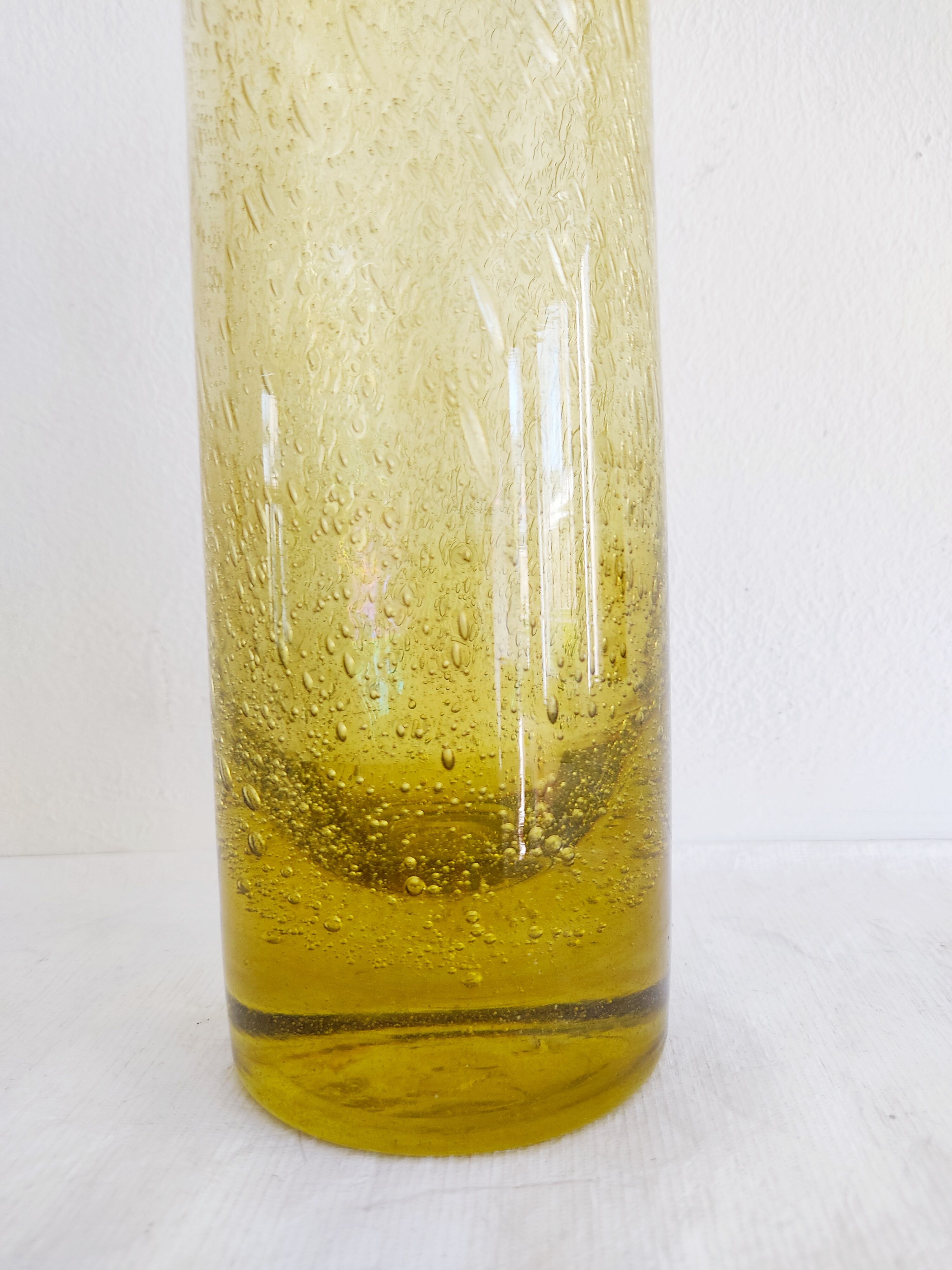 Bubbled glass vase