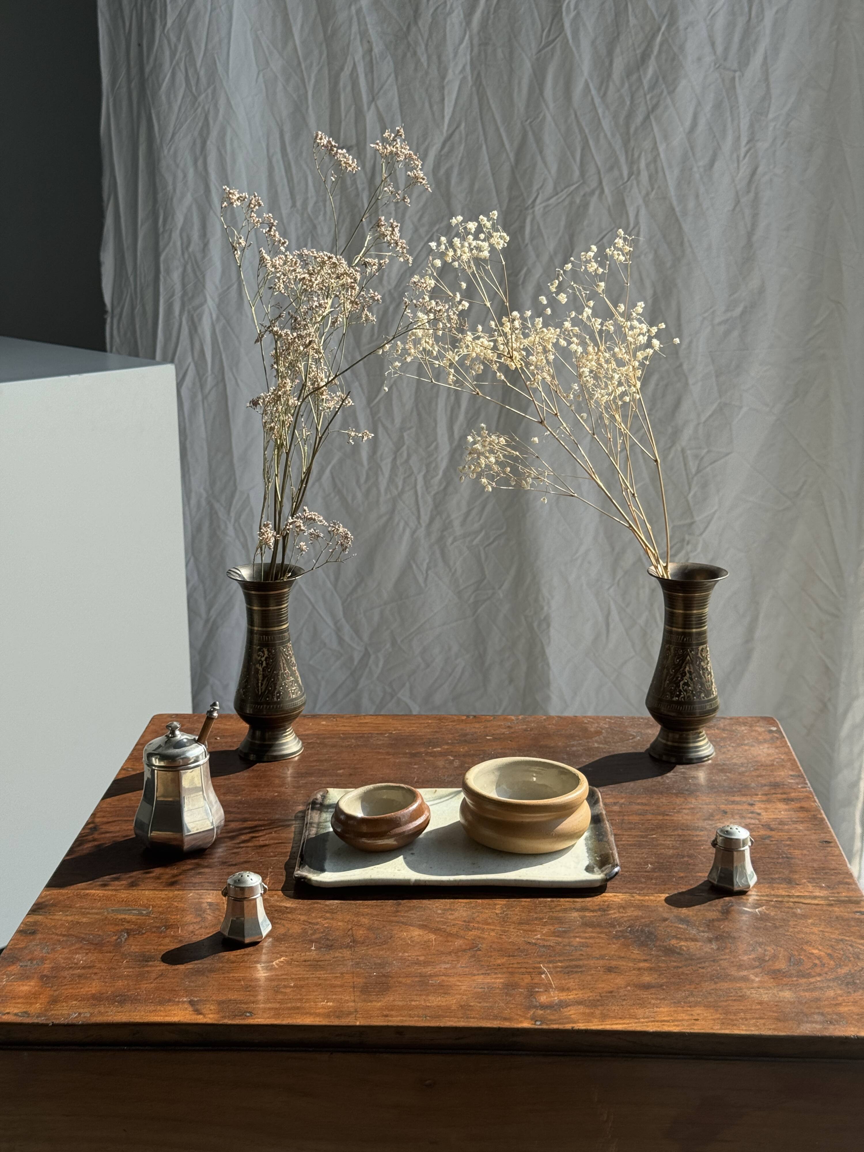 Pair of two small chiseled metal vases H15.5 D6.5